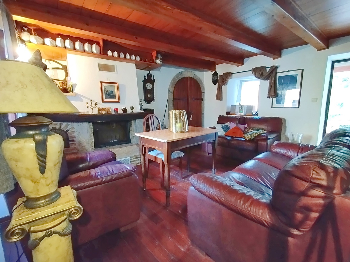 Dobrinj, zanimiva vrstna hiša na zelo dobri lokaciji!