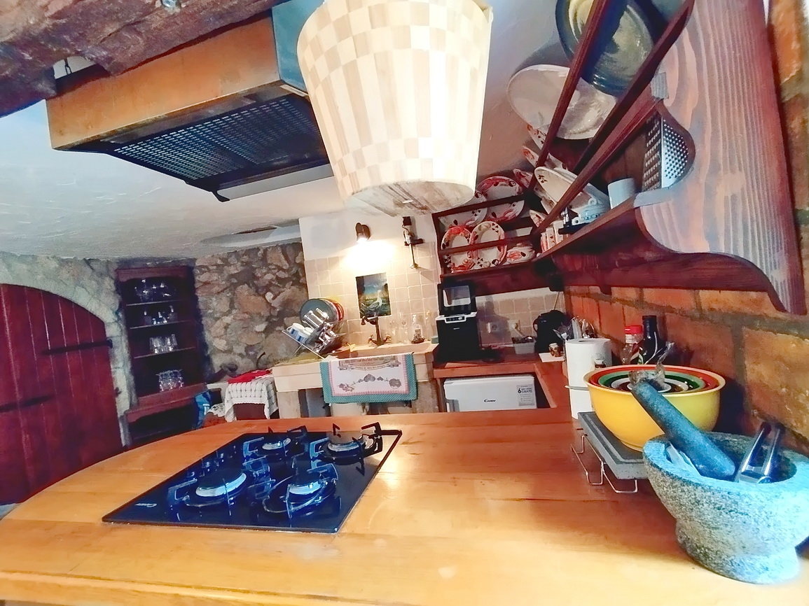 Dobrinj, zanimiva vrstna hiša na zelo dobri lokaciji!