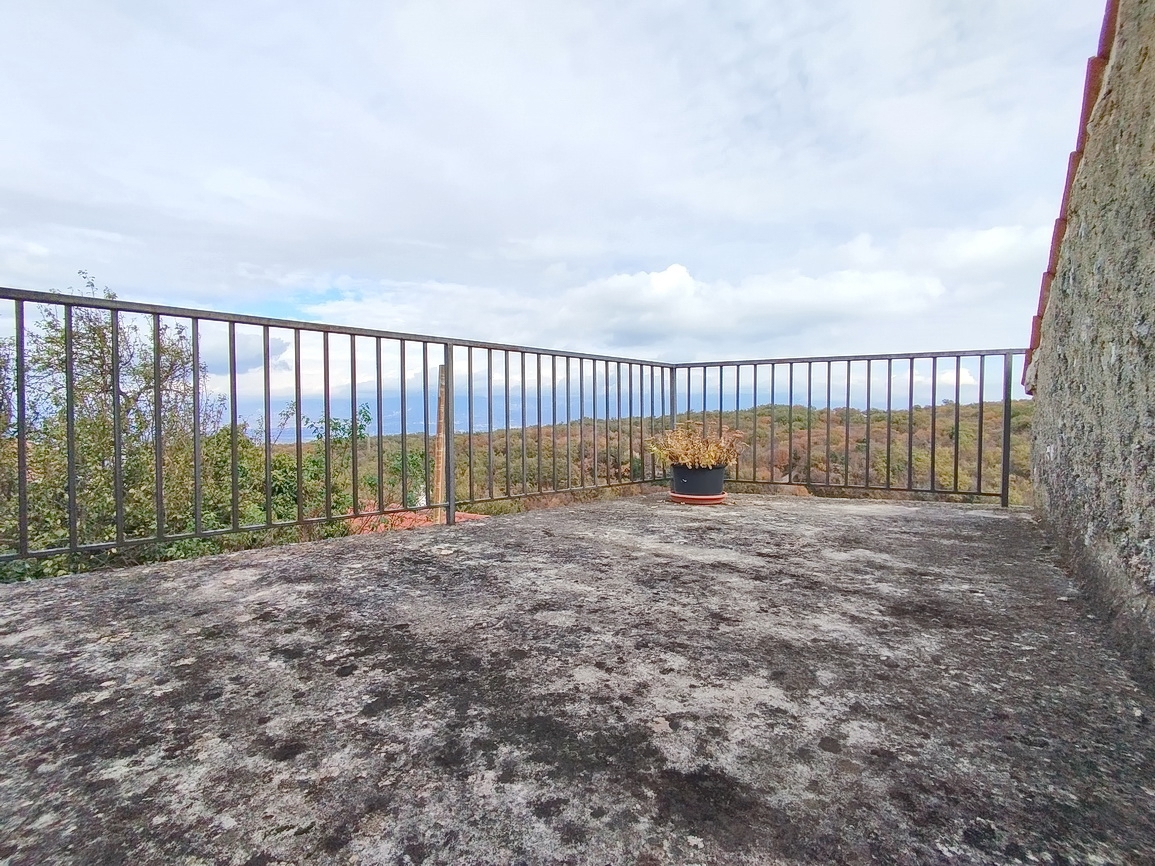 Dobrinj, zanimiva vrstna hiša na zelo dobri lokaciji!