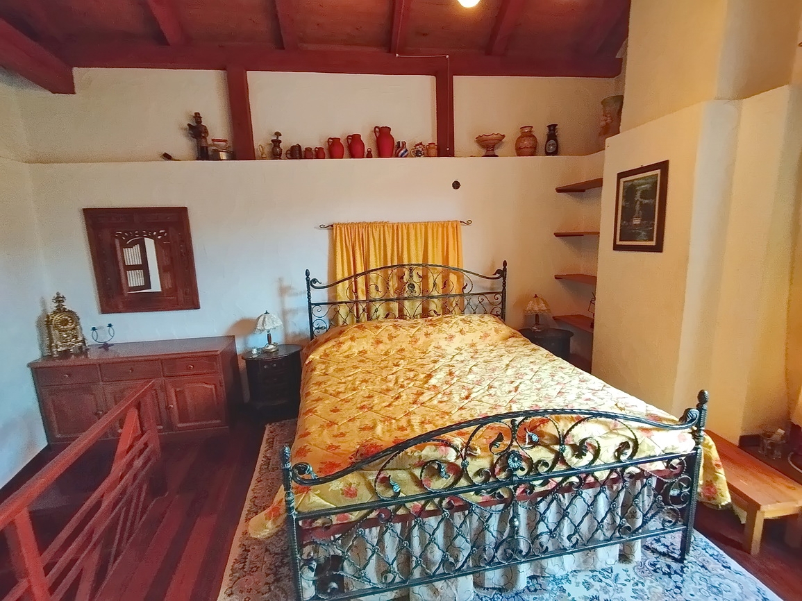 Dobrinj, zanimiva vrstna hiša na zelo dobri lokaciji!