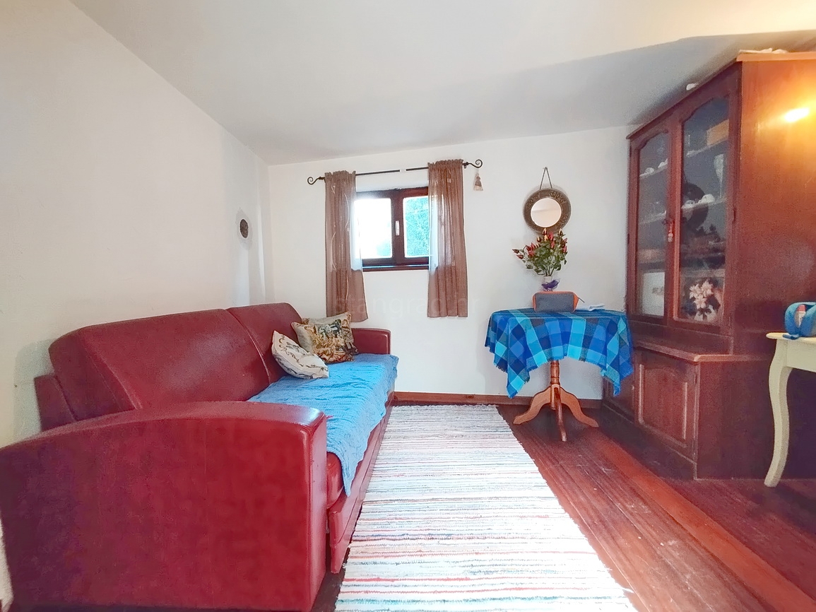 Dobrinj, zanimiva vrstna hiša na zelo dobri lokaciji!