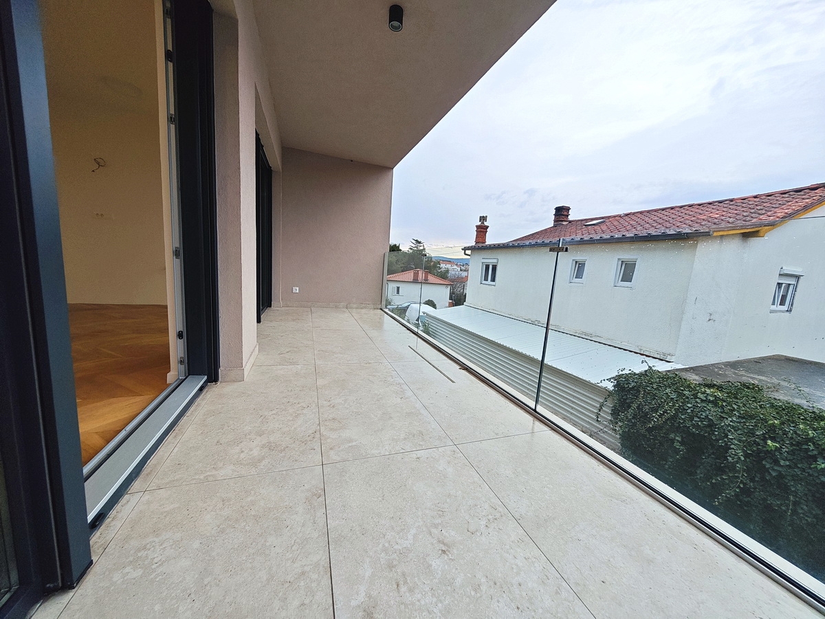 Krk, nov sodoben apartma v 1. nadstropju sredi centra!