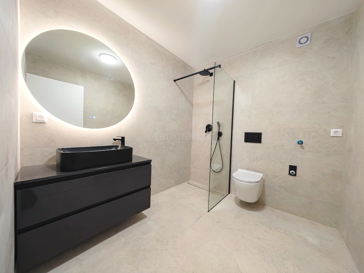 Krk, nov sodoben apartma v 1. nadstropju sredi centra!