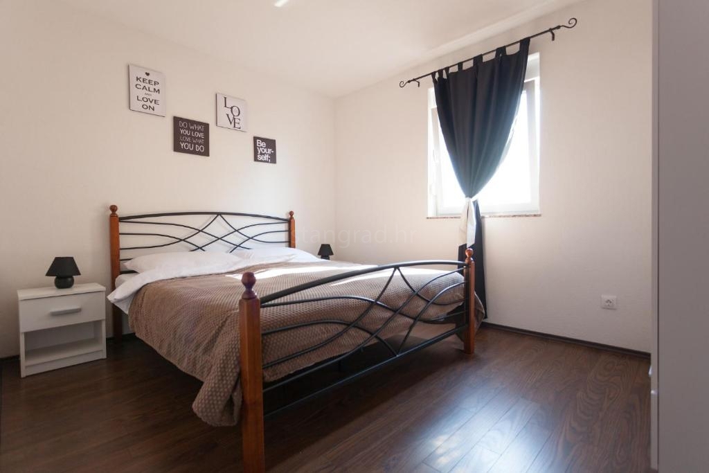 Uvala Soline ekskluzivna vila s 6 apartmaji bazenom in pogledom na morje!