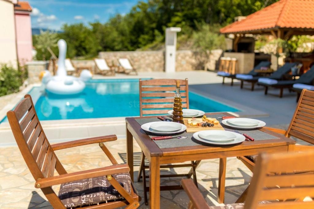 Uvala Soline ekskluzivna vila s 6 apartmaji bazenom in pogledom na morje!