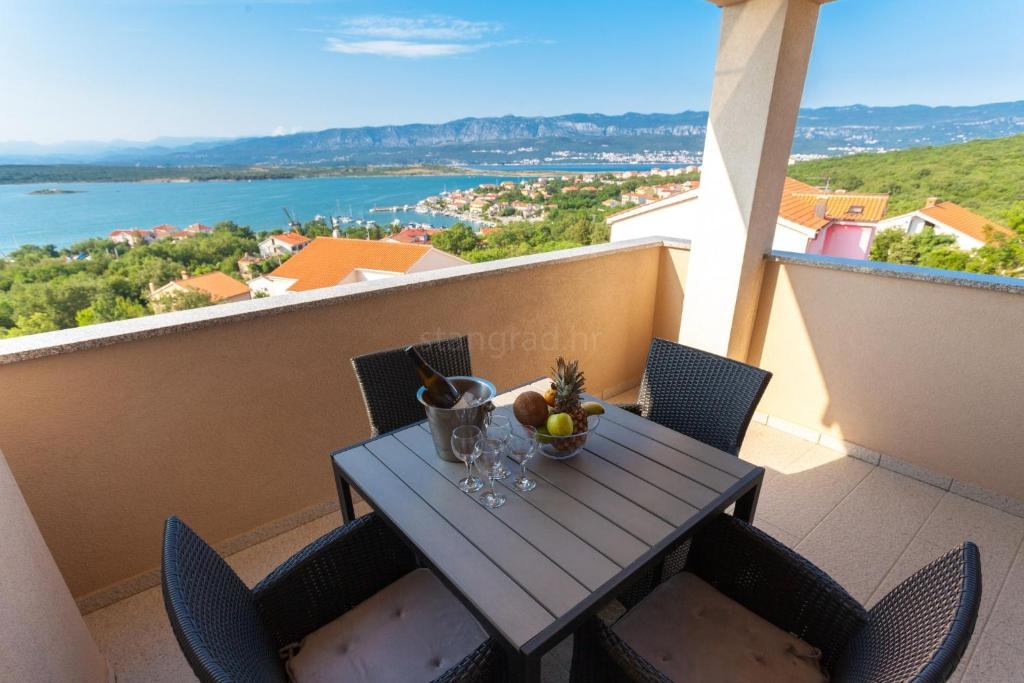 Uvala Soline ekskluzivna vila s 6 apartmaji bazenom in pogledom na morje!