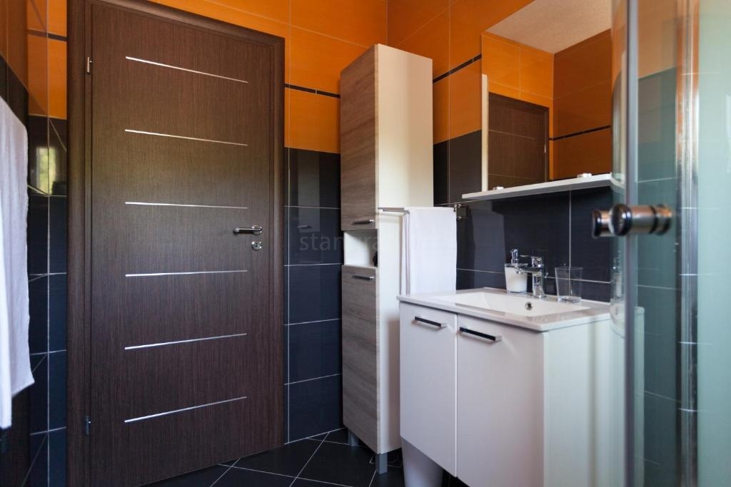 Uvala Soline ekskluzivna vila s 6 apartmaji bazenom in pogledom na morje!