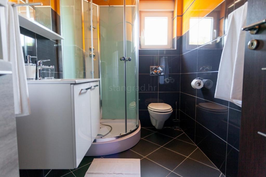 Uvala Soline ekskluzivna vila s 6 apartmaji bazenom in pogledom na morje!