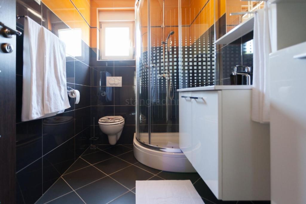 Uvala Soline ekskluzivna vila s 6 apartmaji bazenom in pogledom na morje!