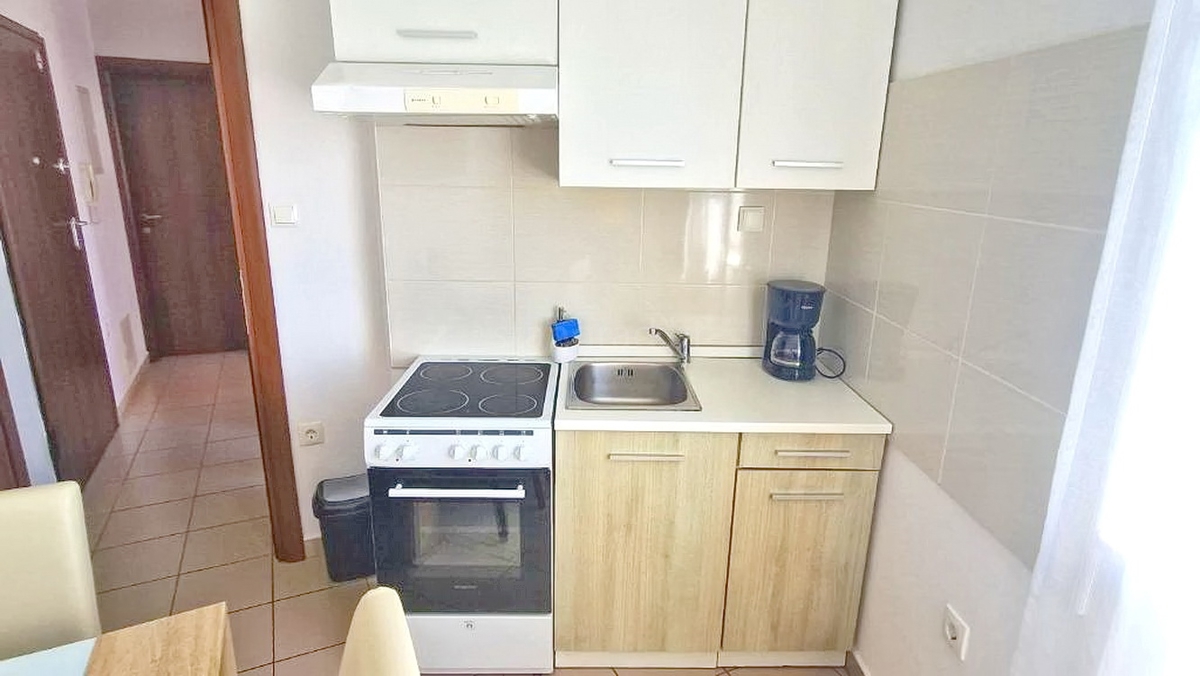 Krk, stanovanje v pritličju s pogledom na morje!