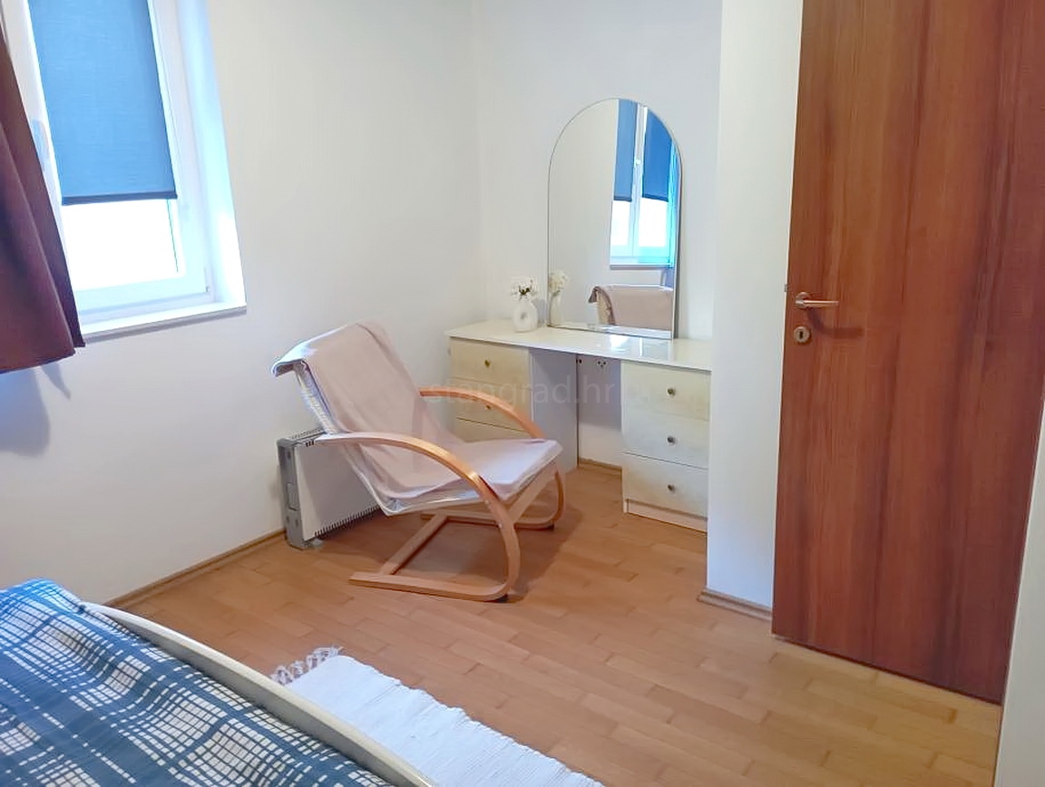 Krk, stanovanje v pritličju s pogledom na morje!