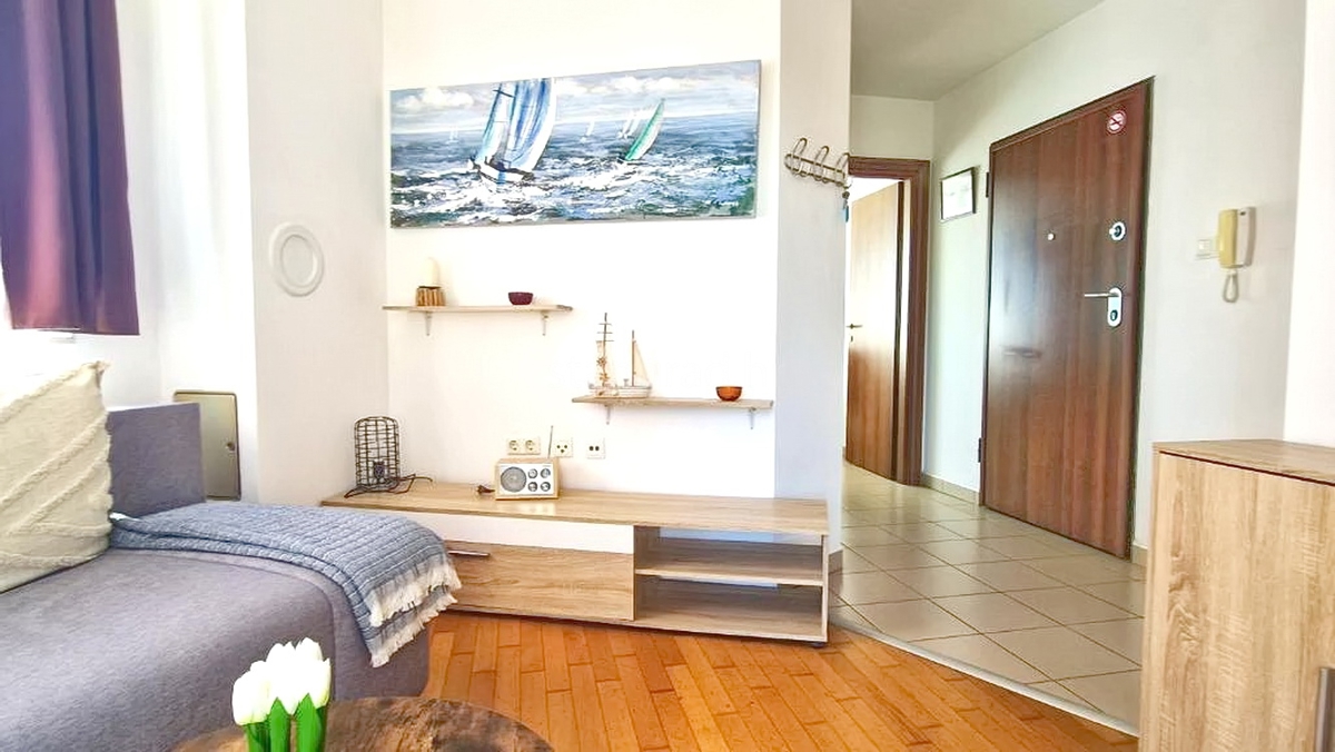 Krk, stanovanje v pritličju s pogledom na morje!