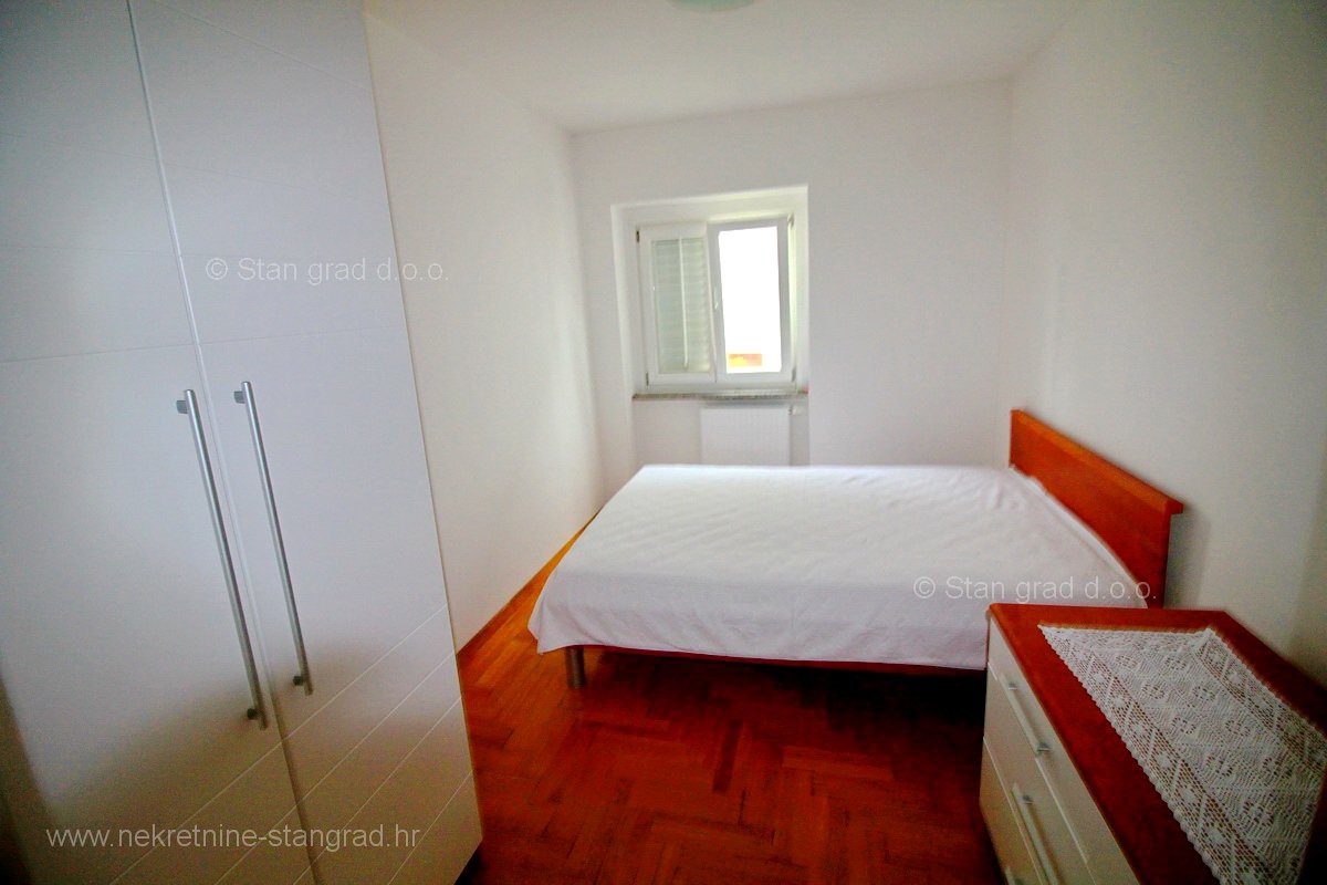 Malinska, apartma na ekskluzivni lokaciji 1. vrsta do morja, PRODAMO!
