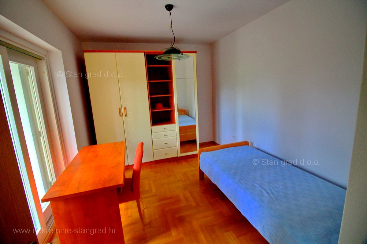 Malinska, apartma na ekskluzivni lokaciji 1. vrsta do morja, PRODAMO!