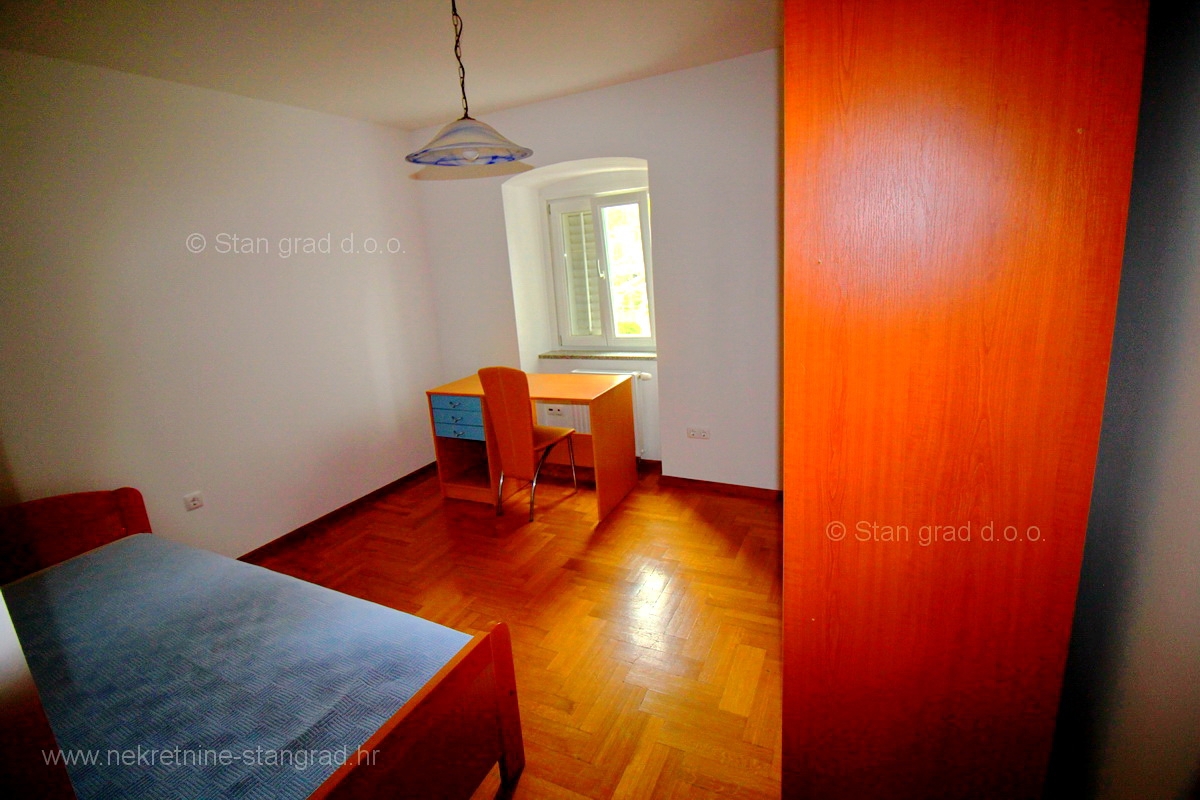 Malinska, apartma na ekskluzivni lokaciji 1. vrsta do morja, PRODAMO!