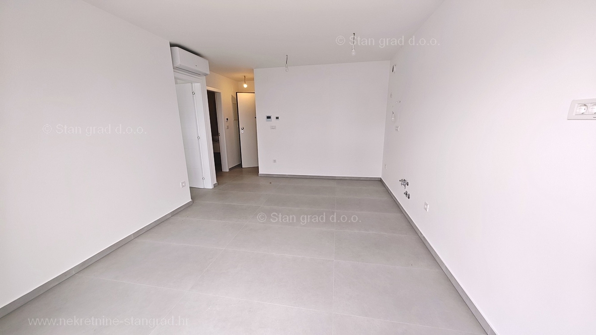 Malinska, dva nova moderna apartmaja z vrtom in pogledom na morje!