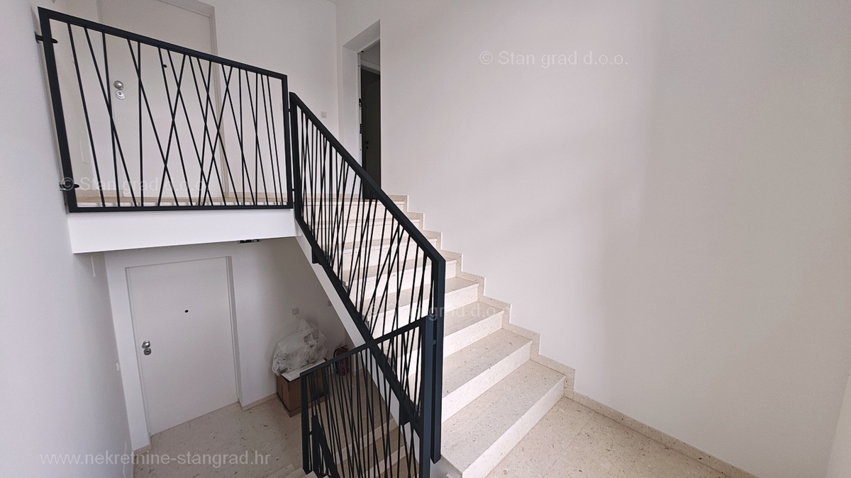 Malinska, dva nova moderna apartmaja z vrtom in pogledom na morje!