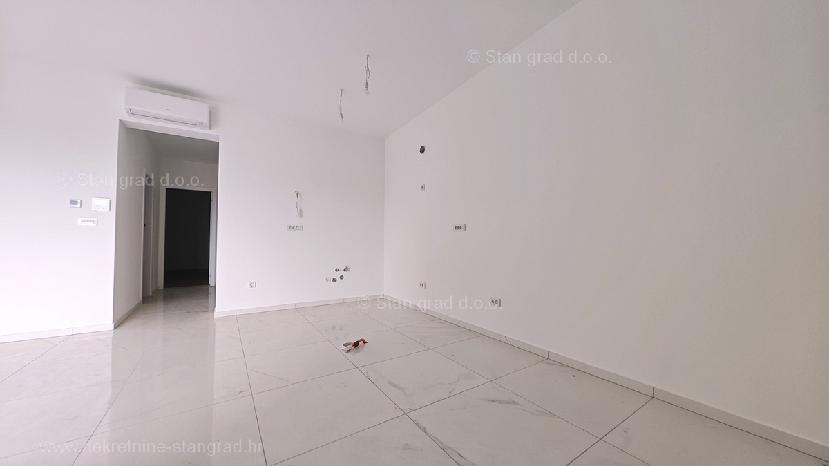 Malinska, dva nova moderna apartmaja z vrtom in pogledom na morje!