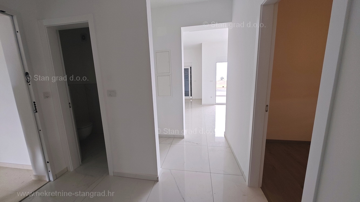 Malinska, dva nova moderna apartmaja z vrtom in pogledom na morje!