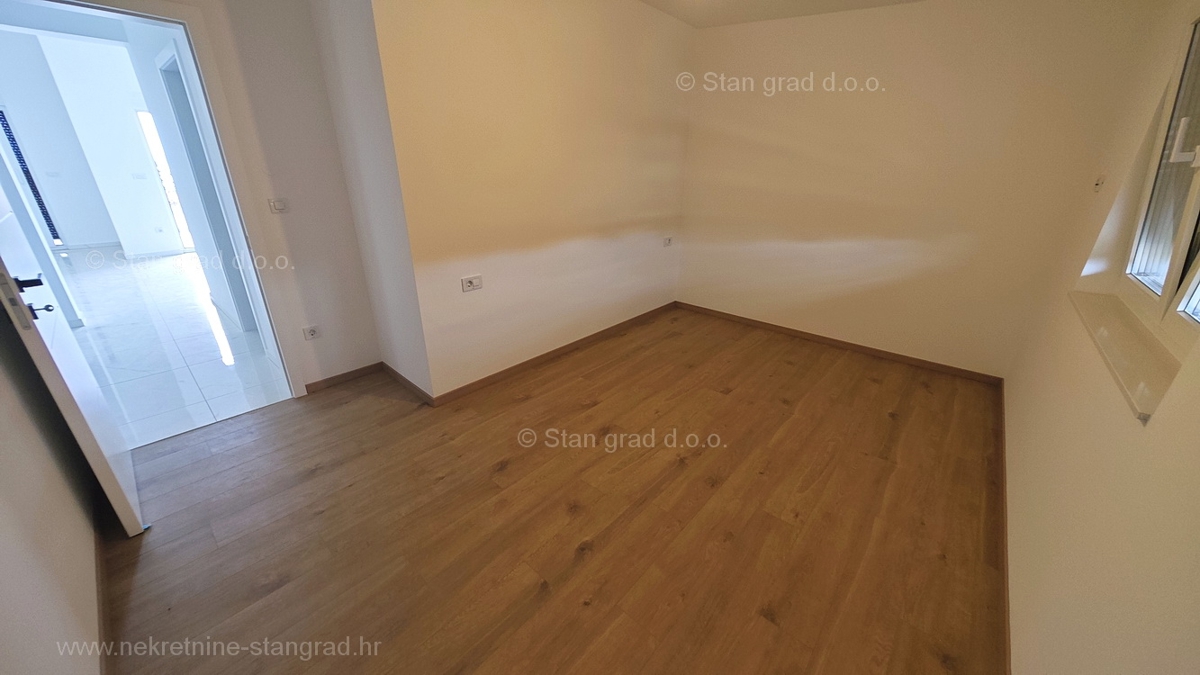 Malinska, dva nova moderna apartmaja z vrtom in pogledom na morje!