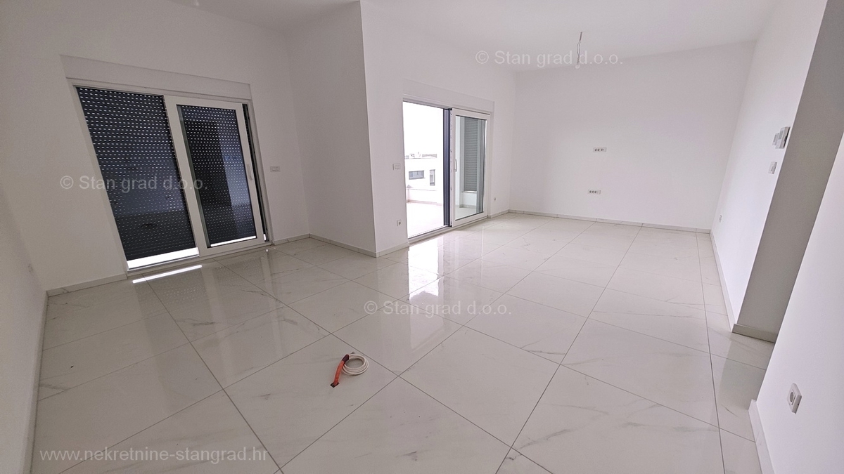 Malinska, dva nova moderna apartmaja z vrtom in pogledom na morje!