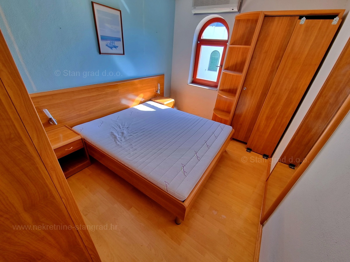 Otok Krk, Malinska, lep apartma v prvem nadstropju s pogledom na morje za prodajo!