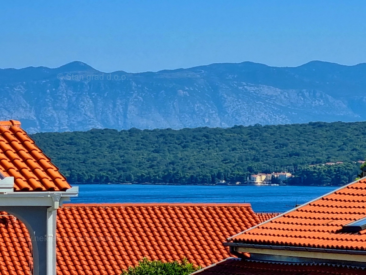 Otok Krk, Malinska, lep apartma v prvem nadstropju s pogledom na morje za prodajo!