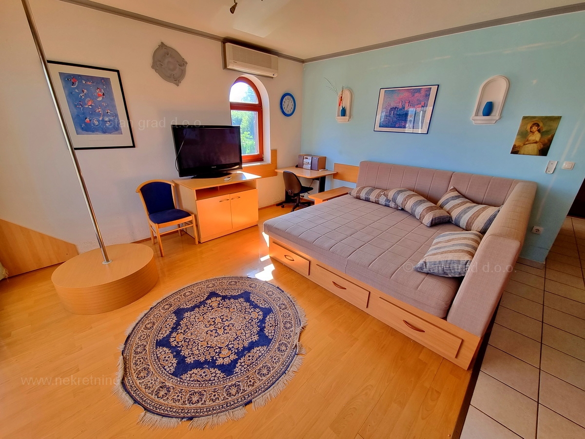 Otok Krk, Malinska, lep apartma v prvem nadstropju s pogledom na morje za prodajo!