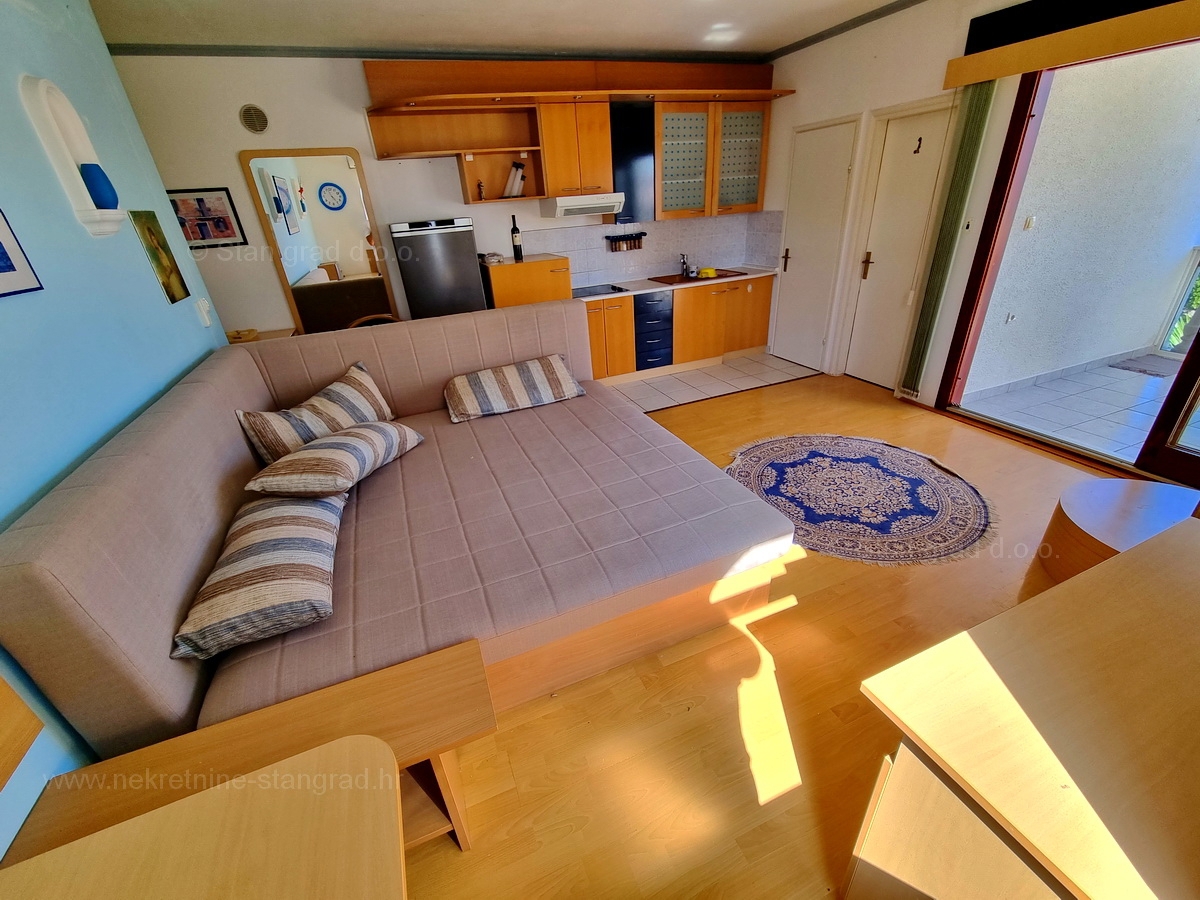 Otok Krk, Malinska, lep apartma v prvem nadstropju s pogledom na morje za prodajo!