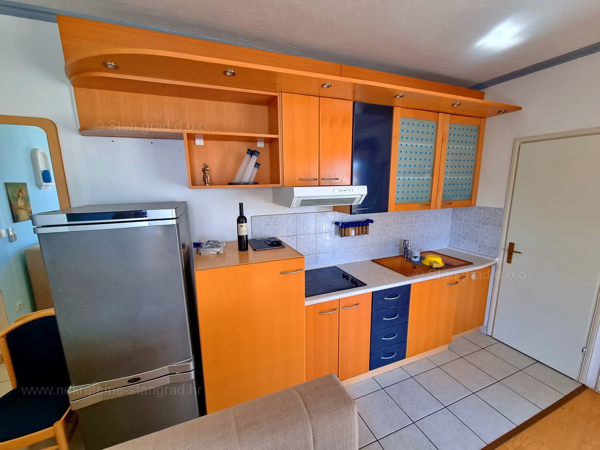 Otok Krk, Malinska, lep apartma v prvem nadstropju s pogledom na morje za prodajo!