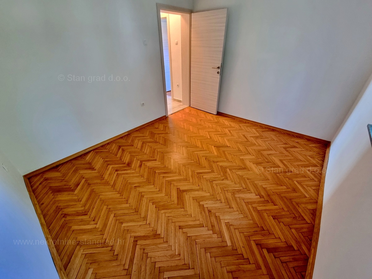 Otok Krk, Malinska, prodaja apartma na odlični lokaciji, 200 m od morja!