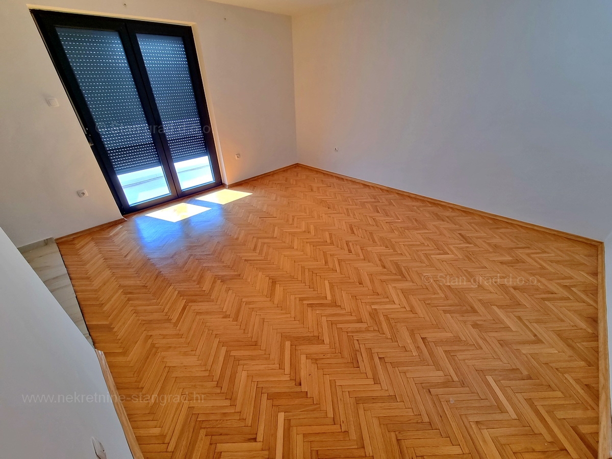 Otok Krk, Malinska, prodaja apartma na odlični lokaciji, 200 m od morja!