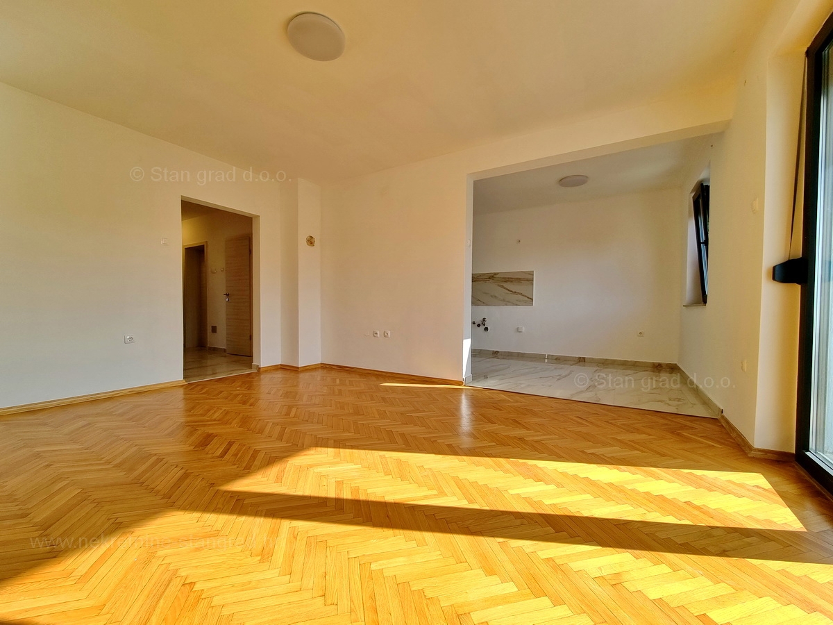 Otok Krk, Malinska, prodaja apartma na odlični lokaciji, 200 m od morja!