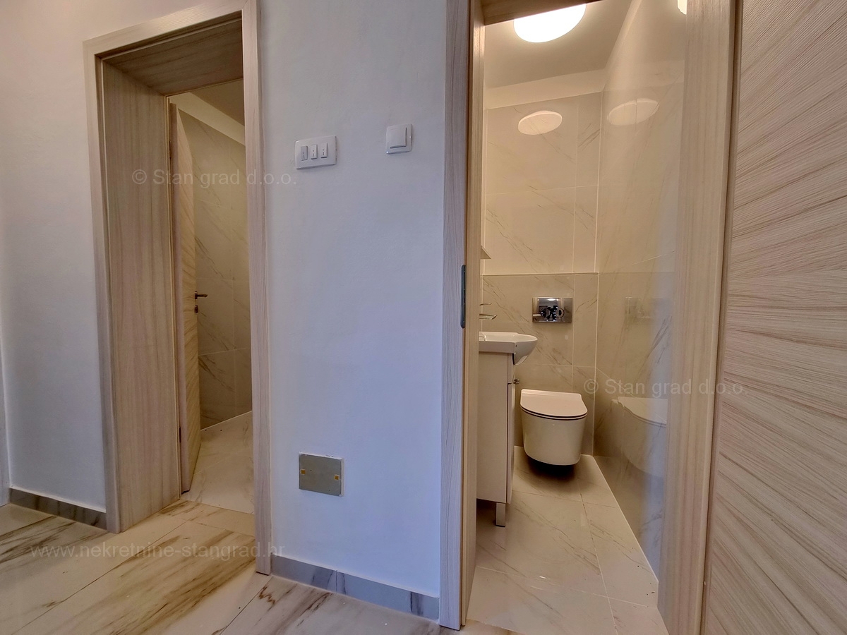 Otok Krk, Malinska, prodaja apartma na odlični lokaciji, 200 m od morja!