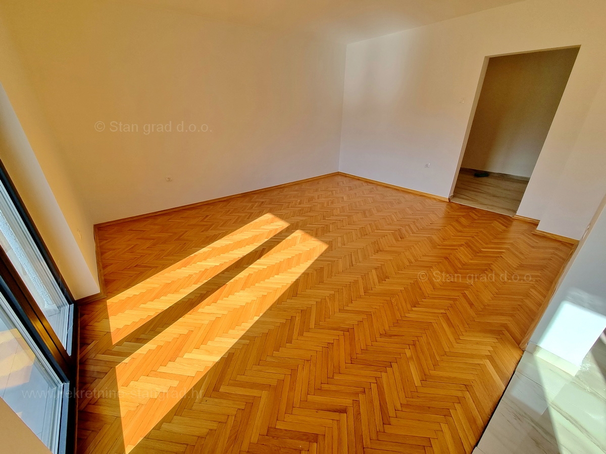 Otok Krk, Malinska, prodaja apartma na odlični lokaciji, 200 m od morja!