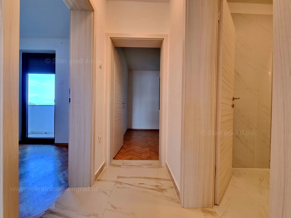 Otok Krk, Malinska, prodaja apartma na odlični lokaciji, 200 m od morja!