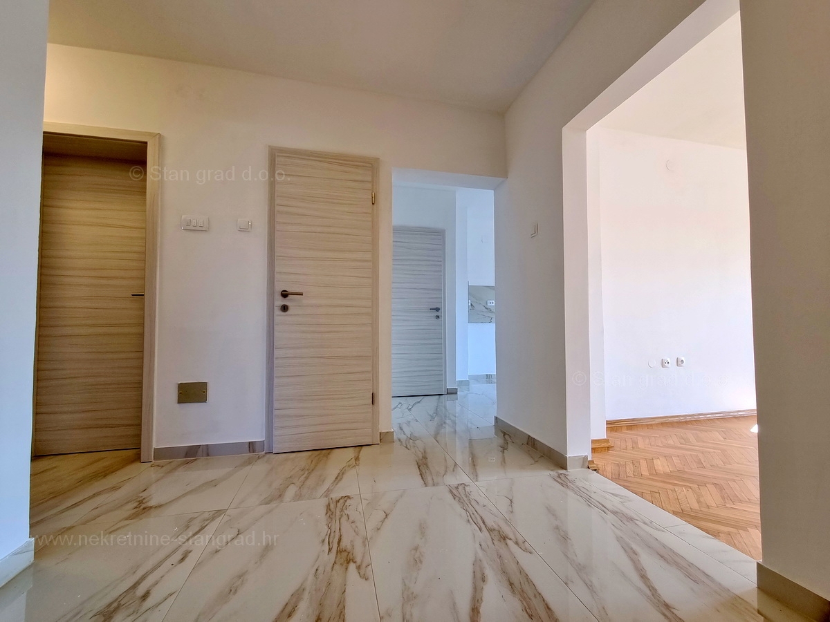Otok Krk, Malinska, prodaja apartma na odlični lokaciji, 200 m od morja!