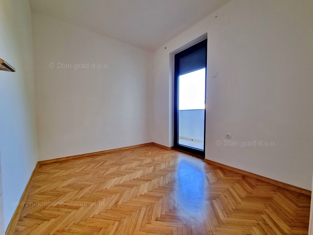 Otok Krk, Malinska, prodaja apartma na odlični lokaciji, 200 m od morja!
