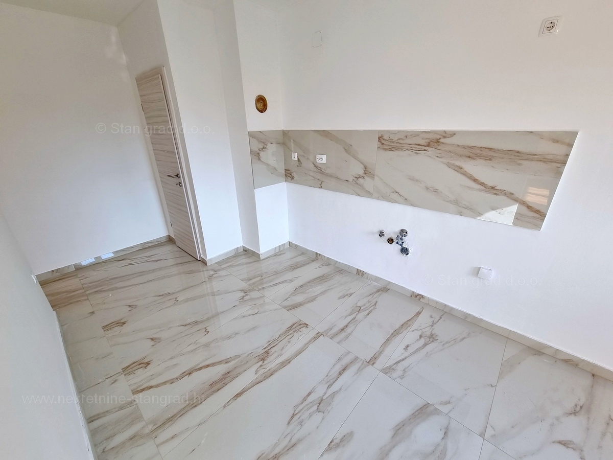 Otok Krk, Malinska, prodaja apartma na odlični lokaciji, 200 m od morja!