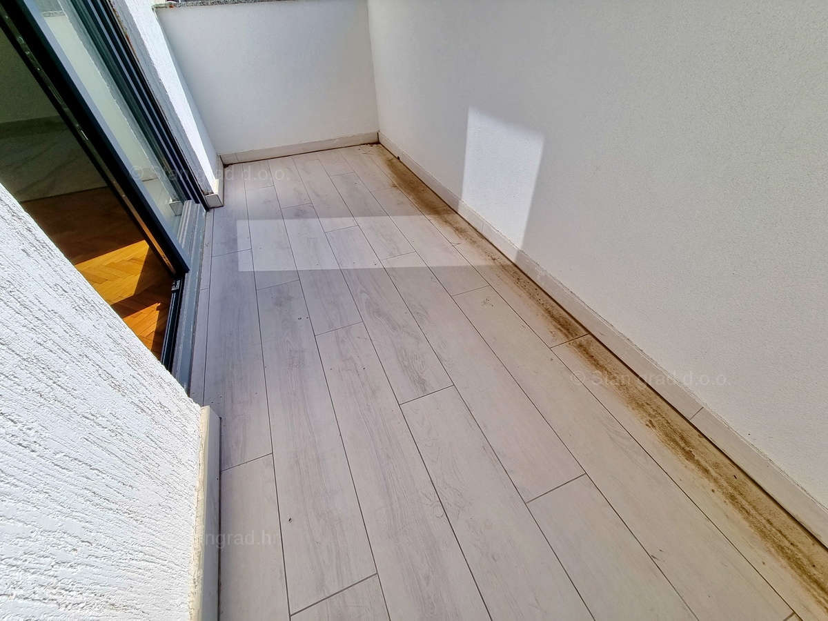 Otok Krk, Malinska, prodaja apartma na odlični lokaciji, 200 m od morja!