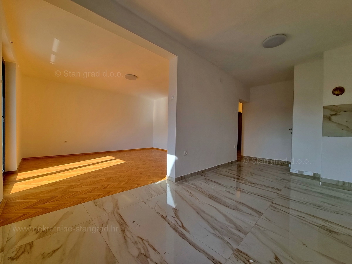 Otok Krk, Malinska, prodaja apartma na odlični lokaciji, 200 m od morja!