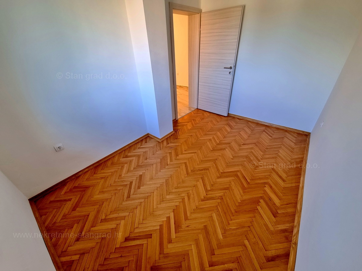 Otok Krk, Malinska, prodaja apartma na odlični lokaciji, 200 m od morja!