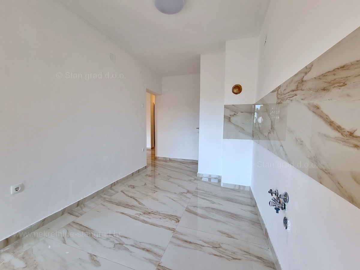 Otok Krk, Malinska, prodaja apartma na odlični lokaciji, 200 m od morja!