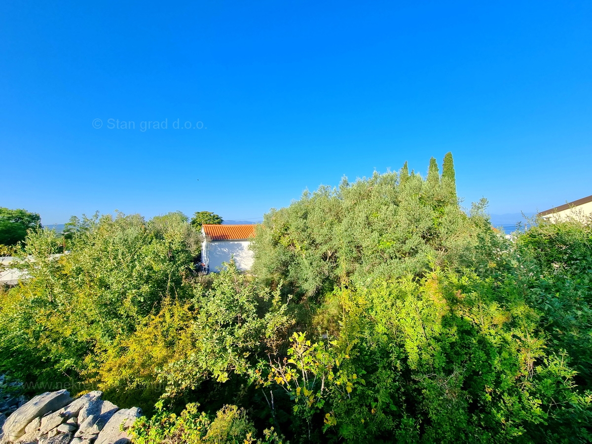 Otok Krk, Malinska, ravno gradbeno zemljišče na odlični lokaciji!