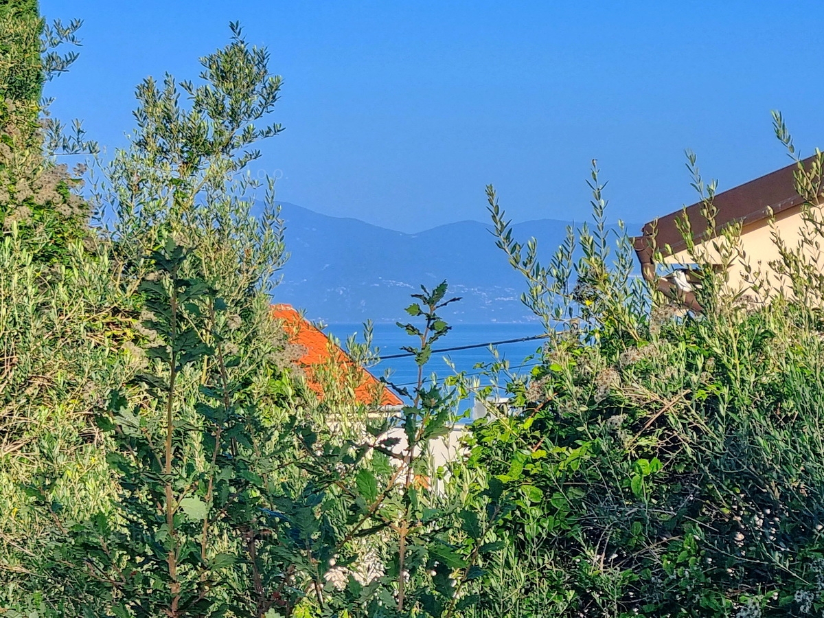 Otok Krk, Malinska, ravno gradbeno zemljišče na odlični lokaciji!