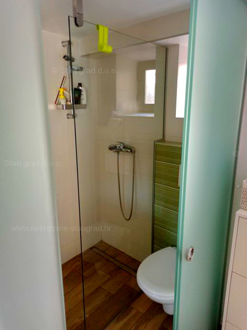 Baška, dvoetažni apartma, le 50 m od morja, prodamo!!