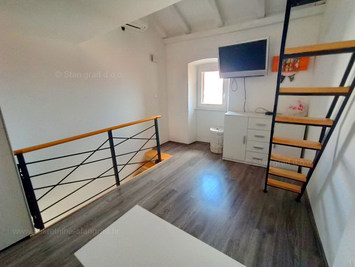 Baška, dvoetažni apartma, le 50 m od morja, prodamo!!