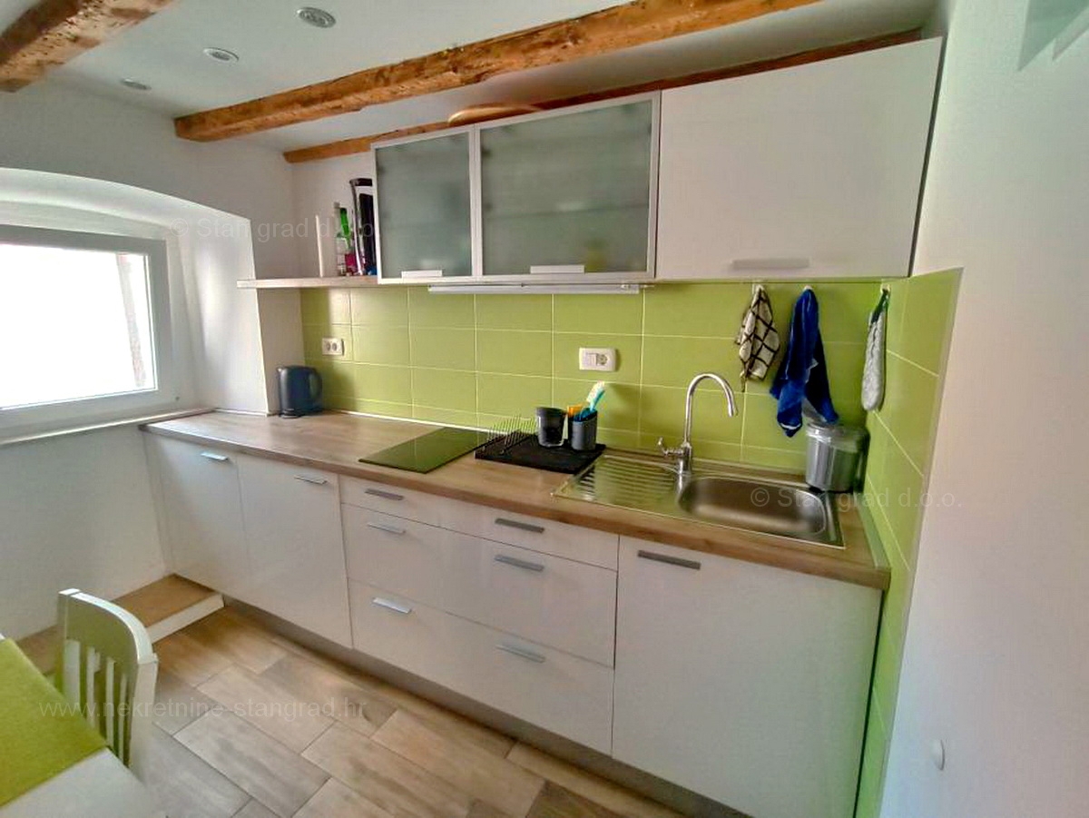 Baška, dvoetažni apartma, le 50 m od morja, prodamo!!