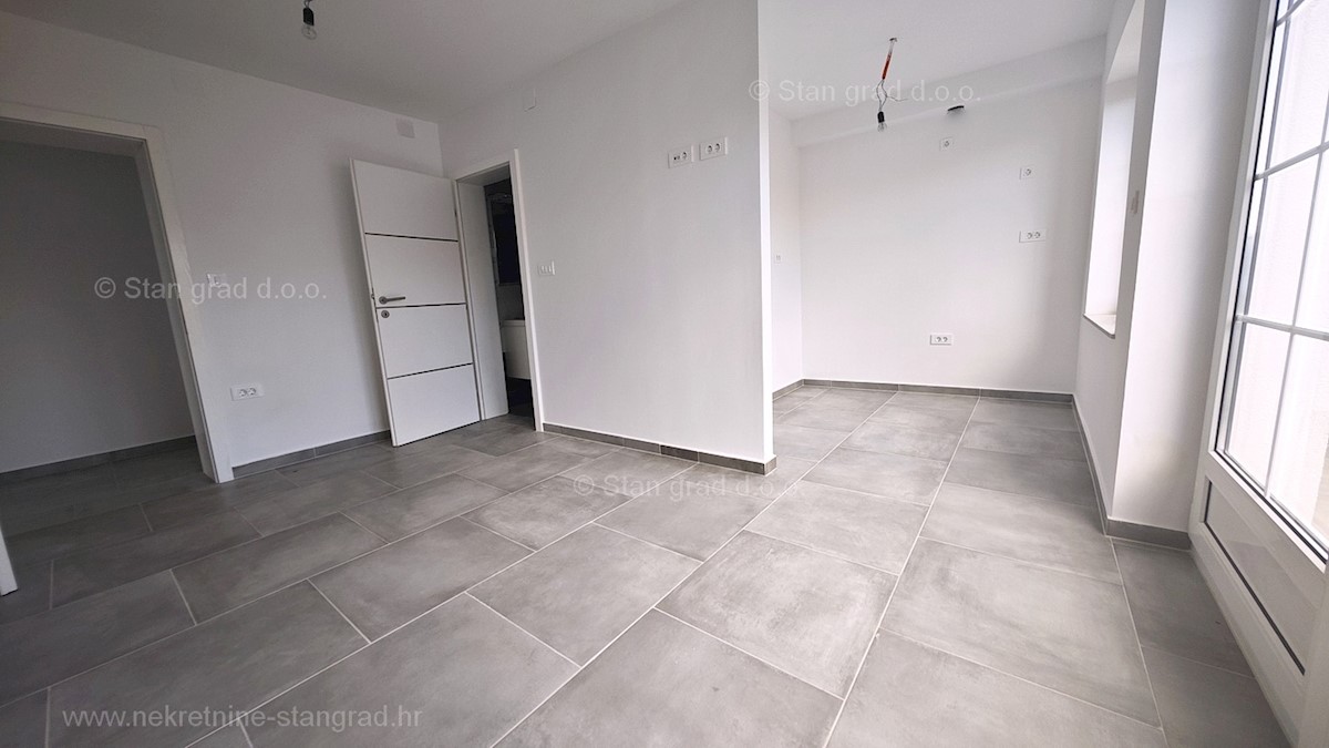 Crikvenica, apartma v 2. nadstropju s pogledom na morje, prodamo!