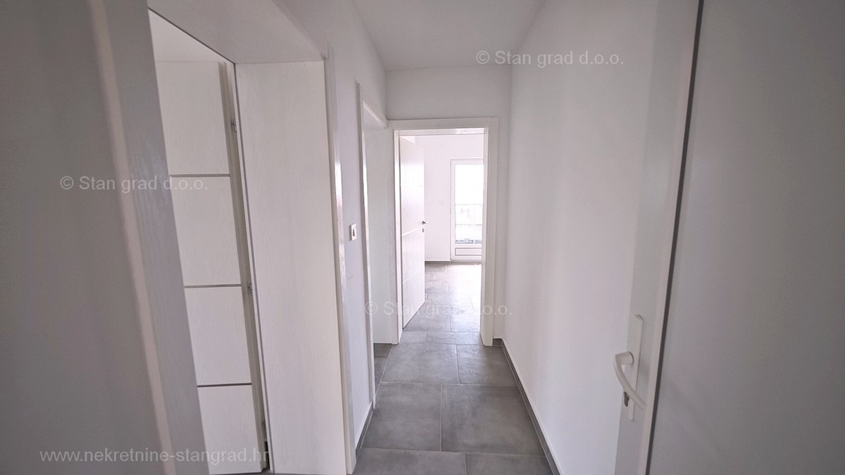 Crikvenica, apartma v 2. nadstropju s pogledom na morje, prodamo!